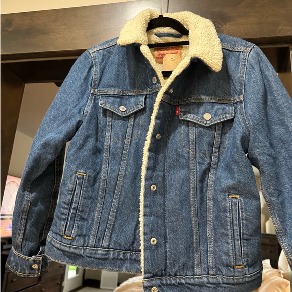 Levi's original Sherpa trucker jacket size S so cute! New with tags - Picture 8 of 9